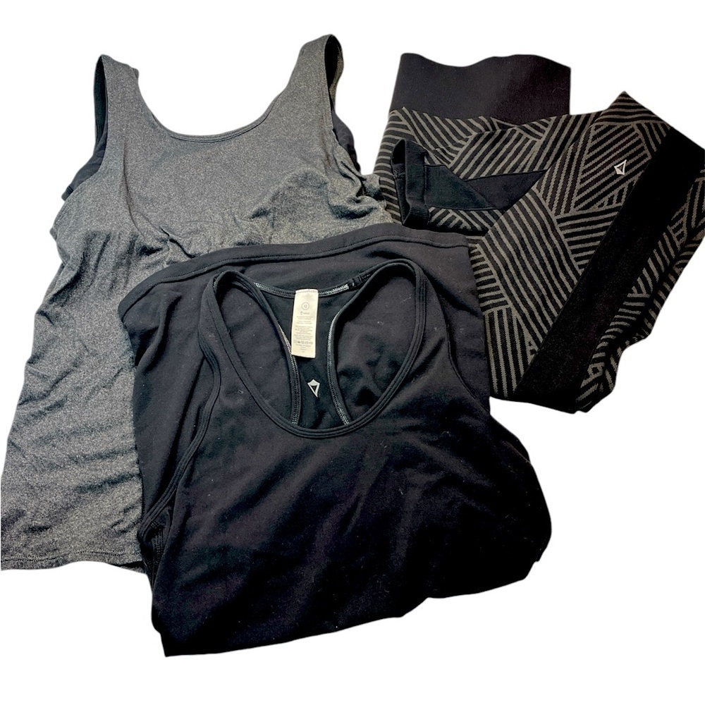 Ivivva by Lululemon Girls Lot - Seamless leggings & 2 Tank Tops, size 12